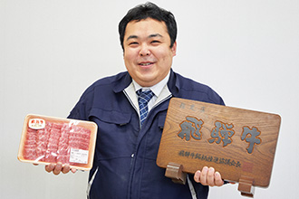 食肉販売課長の髙橋さん