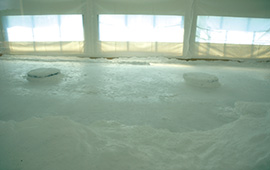 特殊製法で生まれた塩が積もったさまは、まさに雪景色