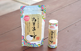 ぬちまーす(命の塩)セット ぬちまーすパウダータイプ(左)とクッキングボトル