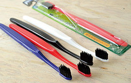 毛束に使用した備長炭が歯の汚れを落とす「備長炭歯ブラシ 極細タイプ」