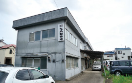 新中川のそばにある、昭和43（1968）年創業の仏具製造店