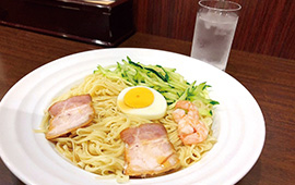 甘辛の特製スープ が麺にからんでおいしい