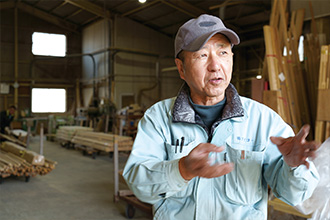 材料や技術について語る社長の近藤吉央さん