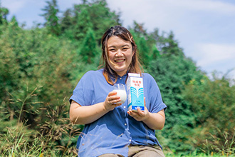 牛乳屋だからこそできるこだわりの逸品ですと話す牧田様