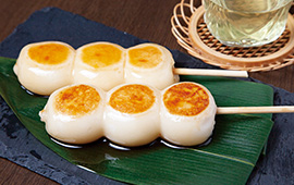 つや姫だんごは、みたらしをかけたり、そのまま食べたりお好みで